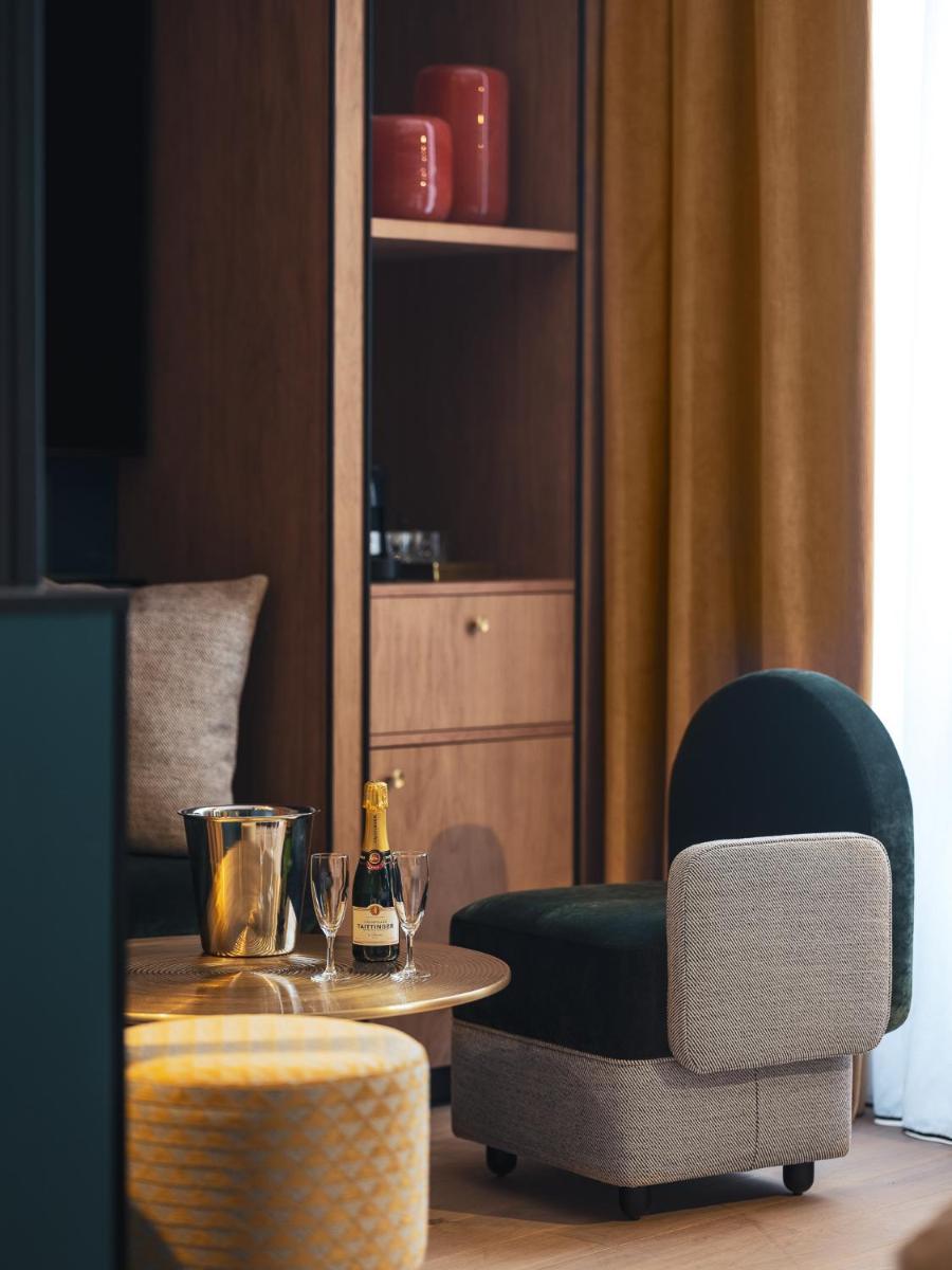 Coin salon dans l'établissement Dandy Hotel