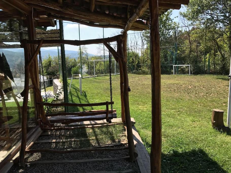 Perfect Natural Retreat With Large Pool - Housity