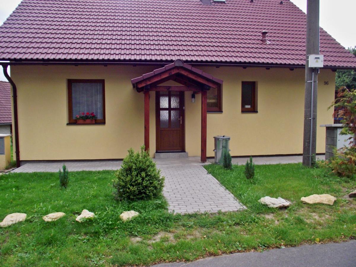 Baráček–Český ráj - Housity