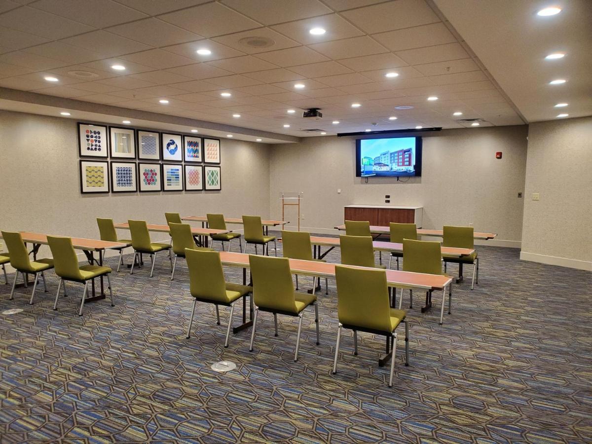 Holiday Inn Express & Suites Sandusky by IHG - Housity