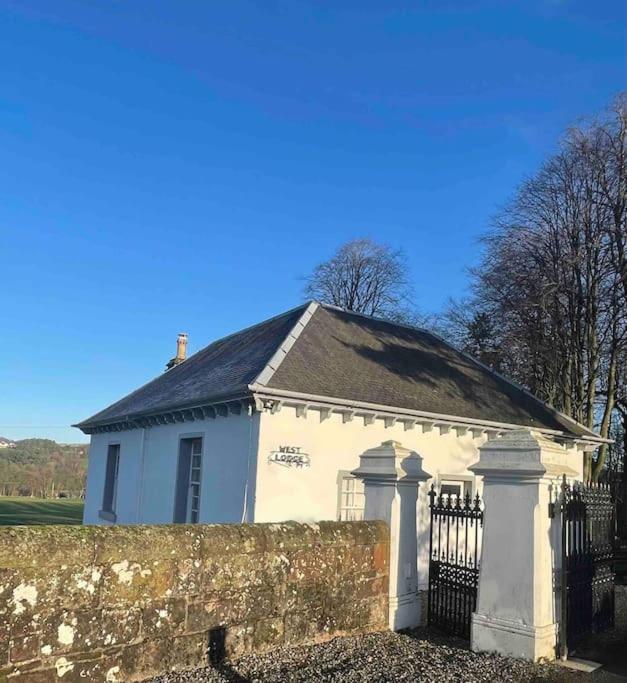 A cosy two-bedroom cottage near Loch Lomond - Housity