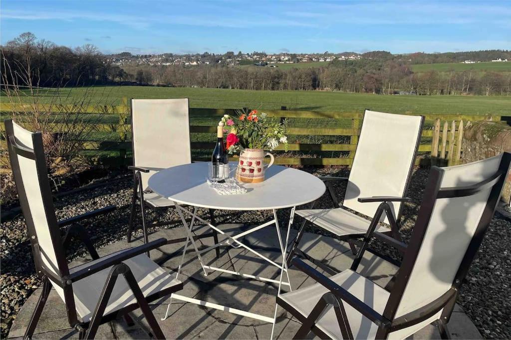 A cosy two-bedroom cottage near Loch Lomond - Housity