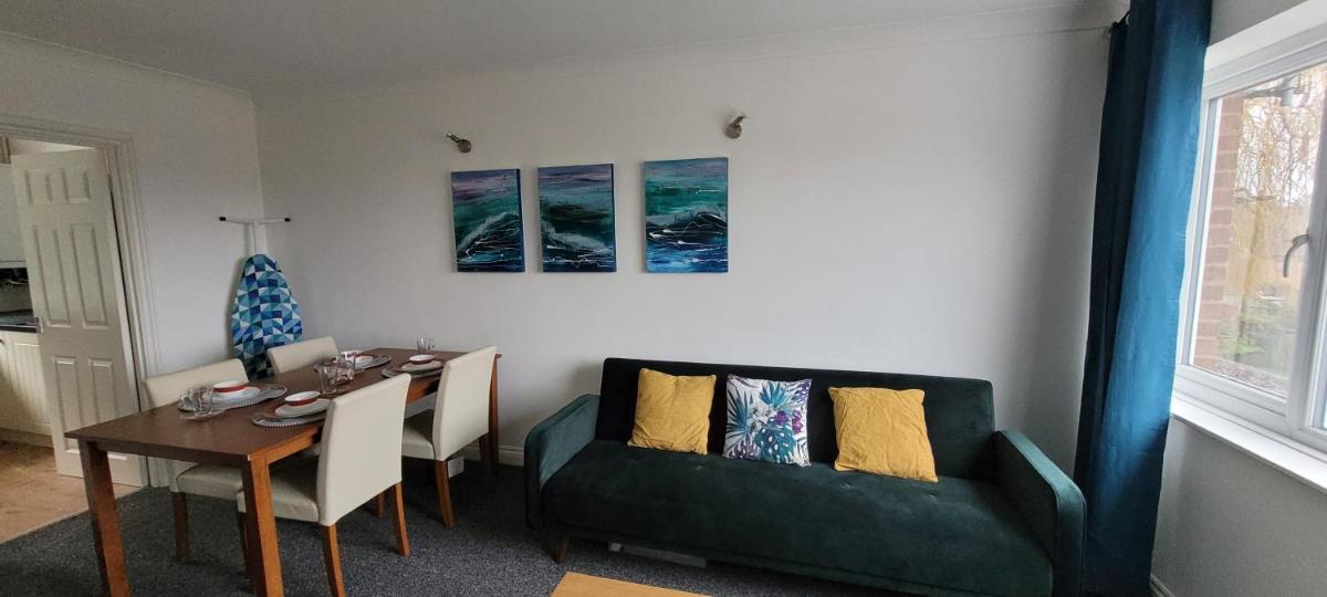 The Hillside Apartment - King's Norton Birmingham - Housity