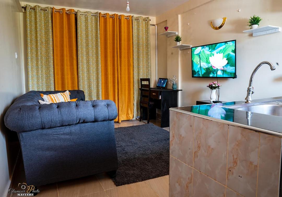 STYLISH 1BR APARTMENT IN KISUMU: FAST WI-FI, NETFLIX, SECURE PARKING - Housity