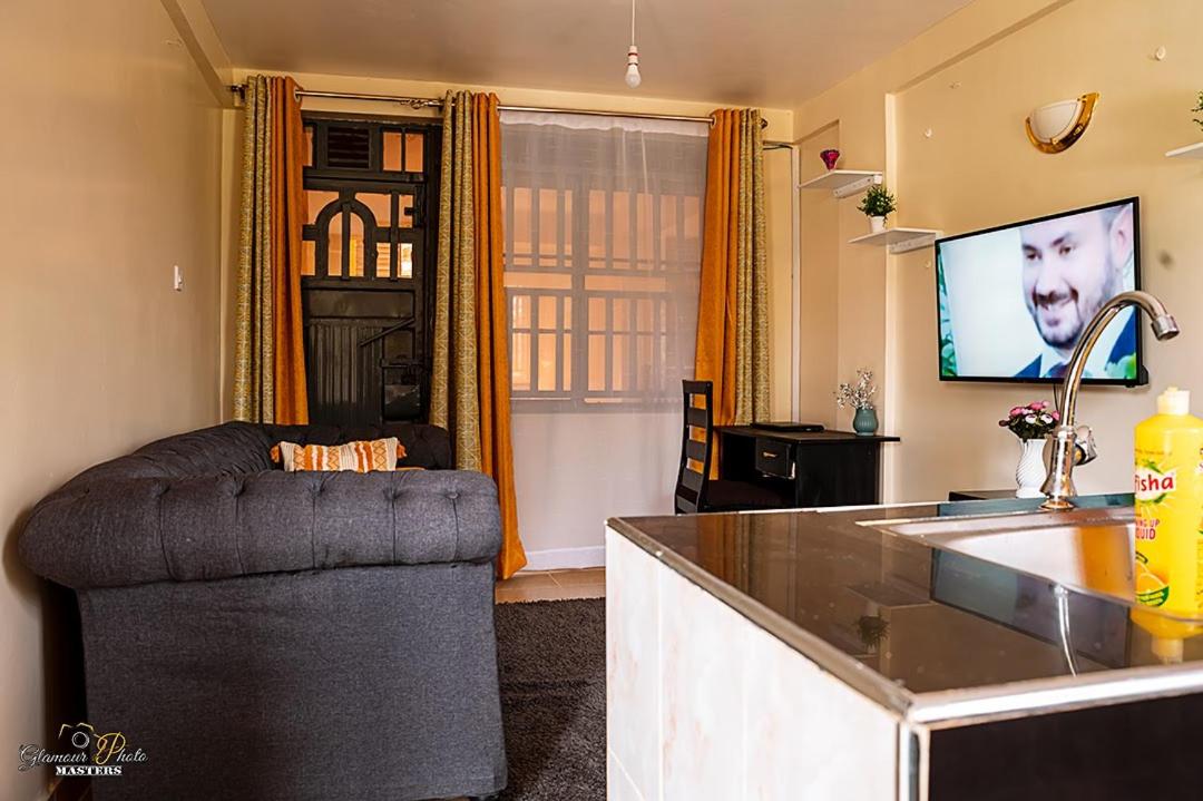STYLISH 1BR APARTMENT IN KISUMU: FAST WI-FI, NETFLIX, SECURE PARKING - Housity
