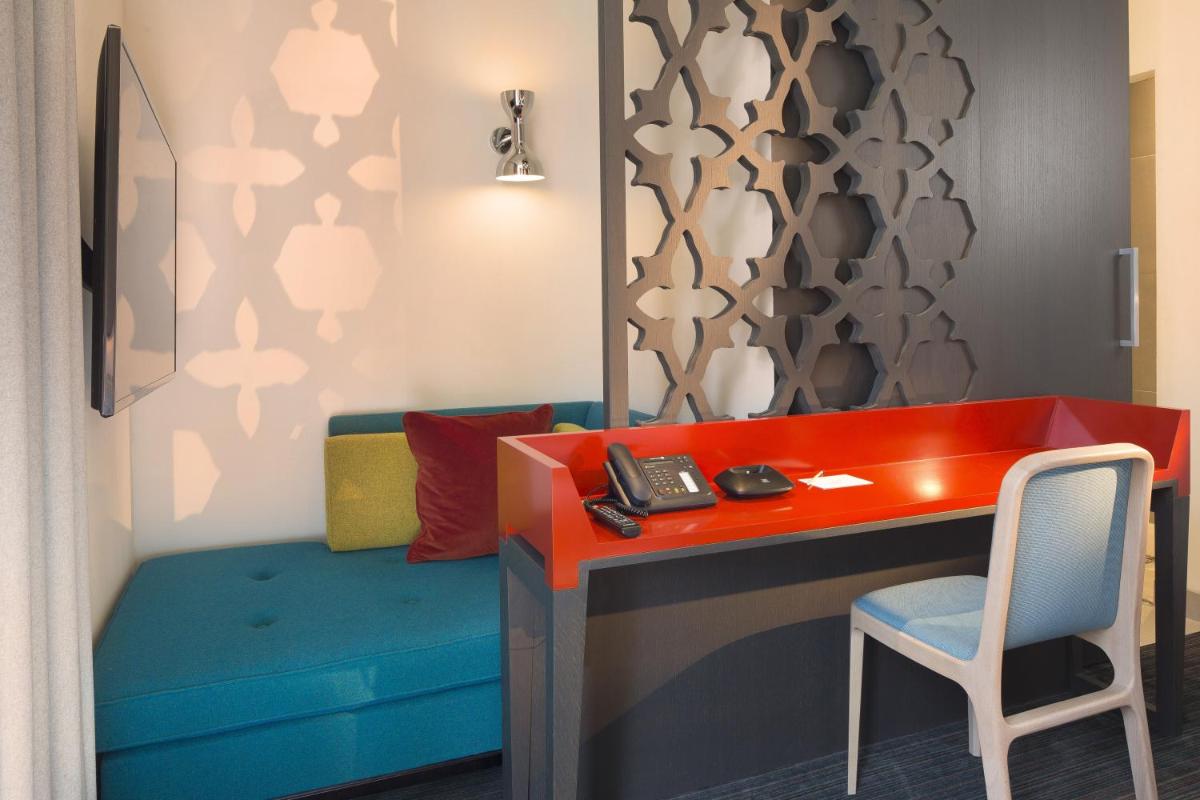 Coin salon dans l'établissement Hotel D - Strasbourg