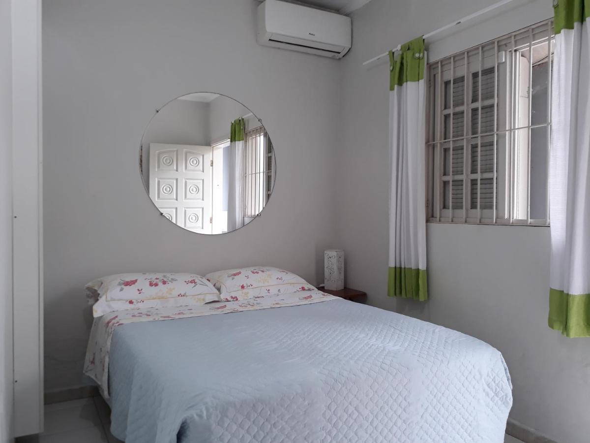 KITNET 01 com ar cond, à 3 min da praia - Housity