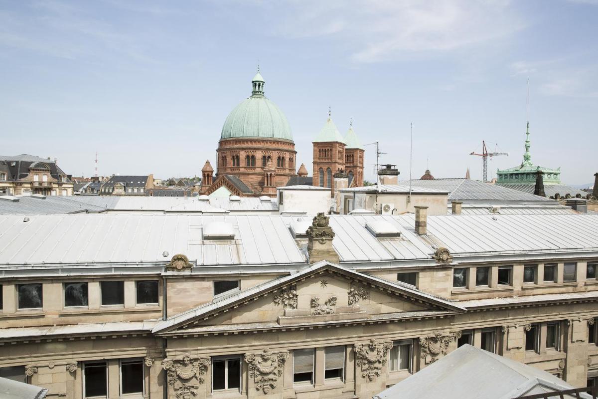 Vue générale sur Strasbourg ou vue de la ville depuis l'hôtel