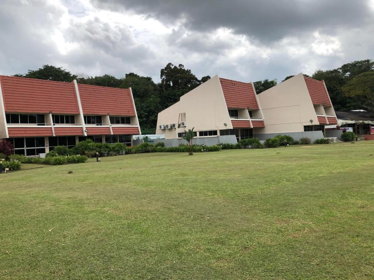 Seaside Glamping@Heritage Chalet - Housity