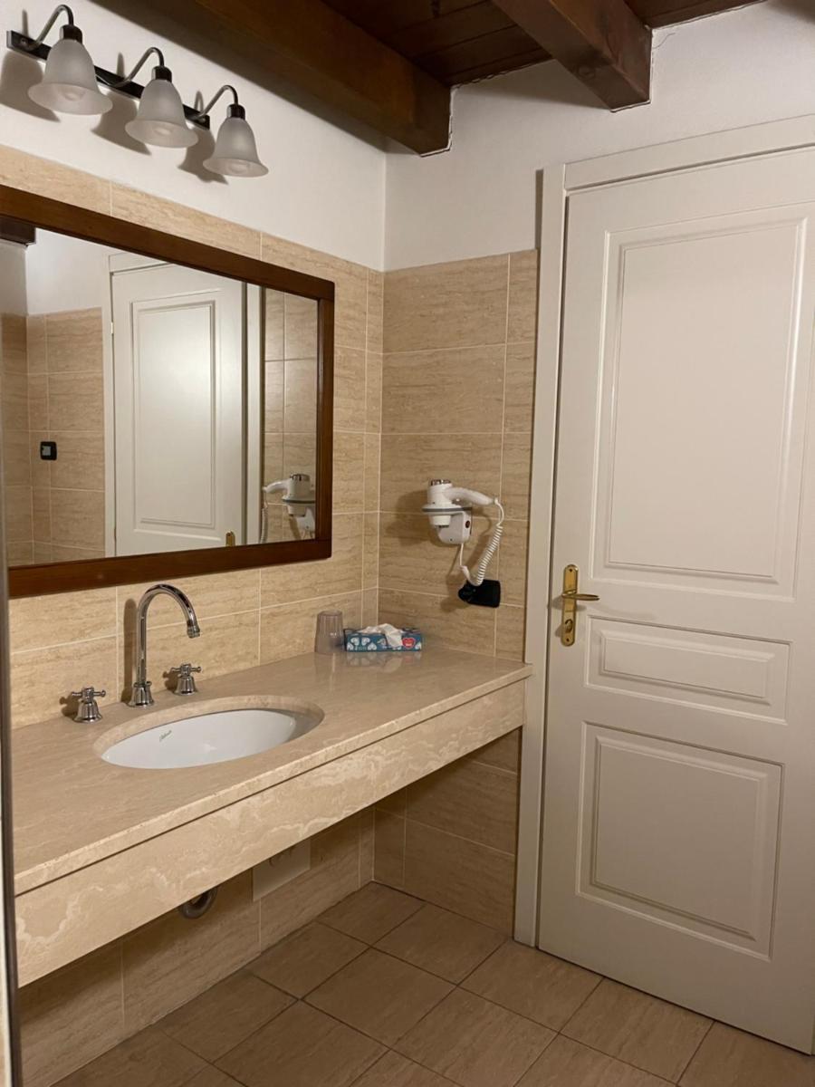 Hotel Cascina Marisa - Housity