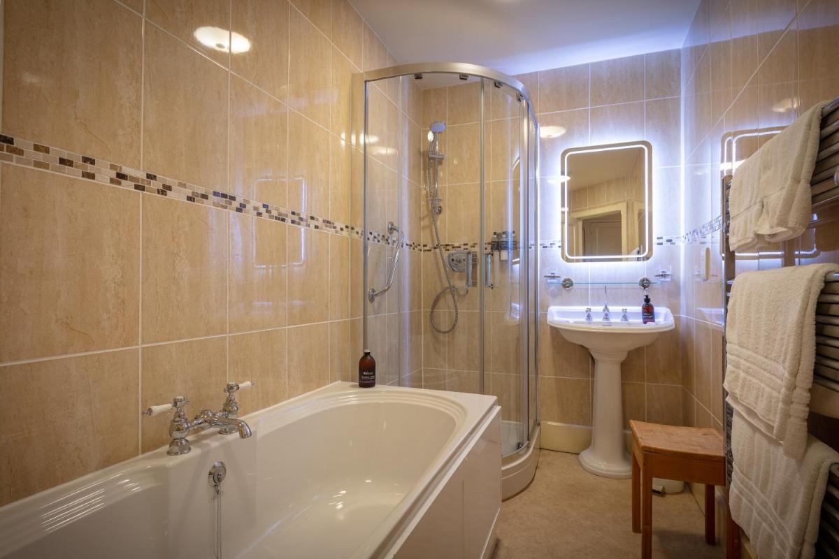 Glengarry Castle Hotel - Housity