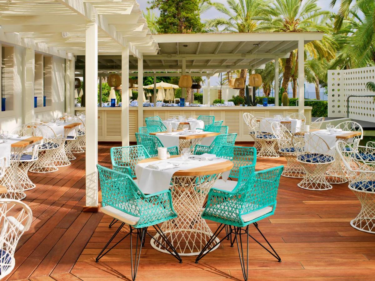 Un restaurante o sitio para comer en Boutique Hotel H10 Big Sur - Adults Only