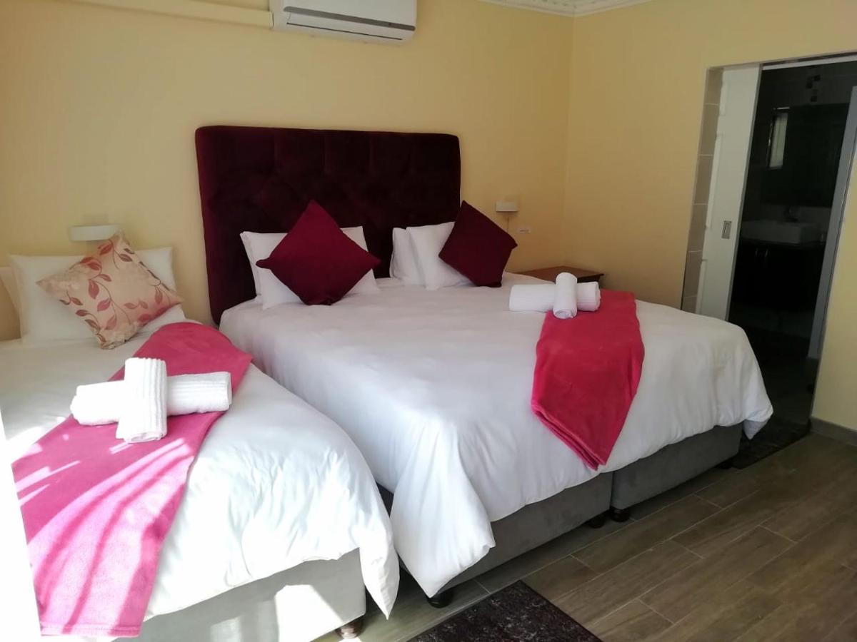 Suitetrails - Lucolo Palace B&B - East London