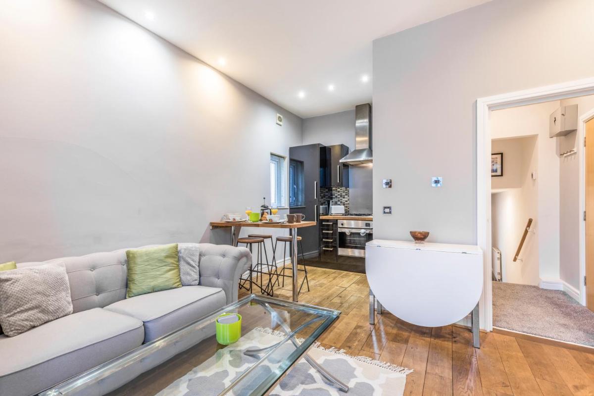 Villa By The Beach - Housity