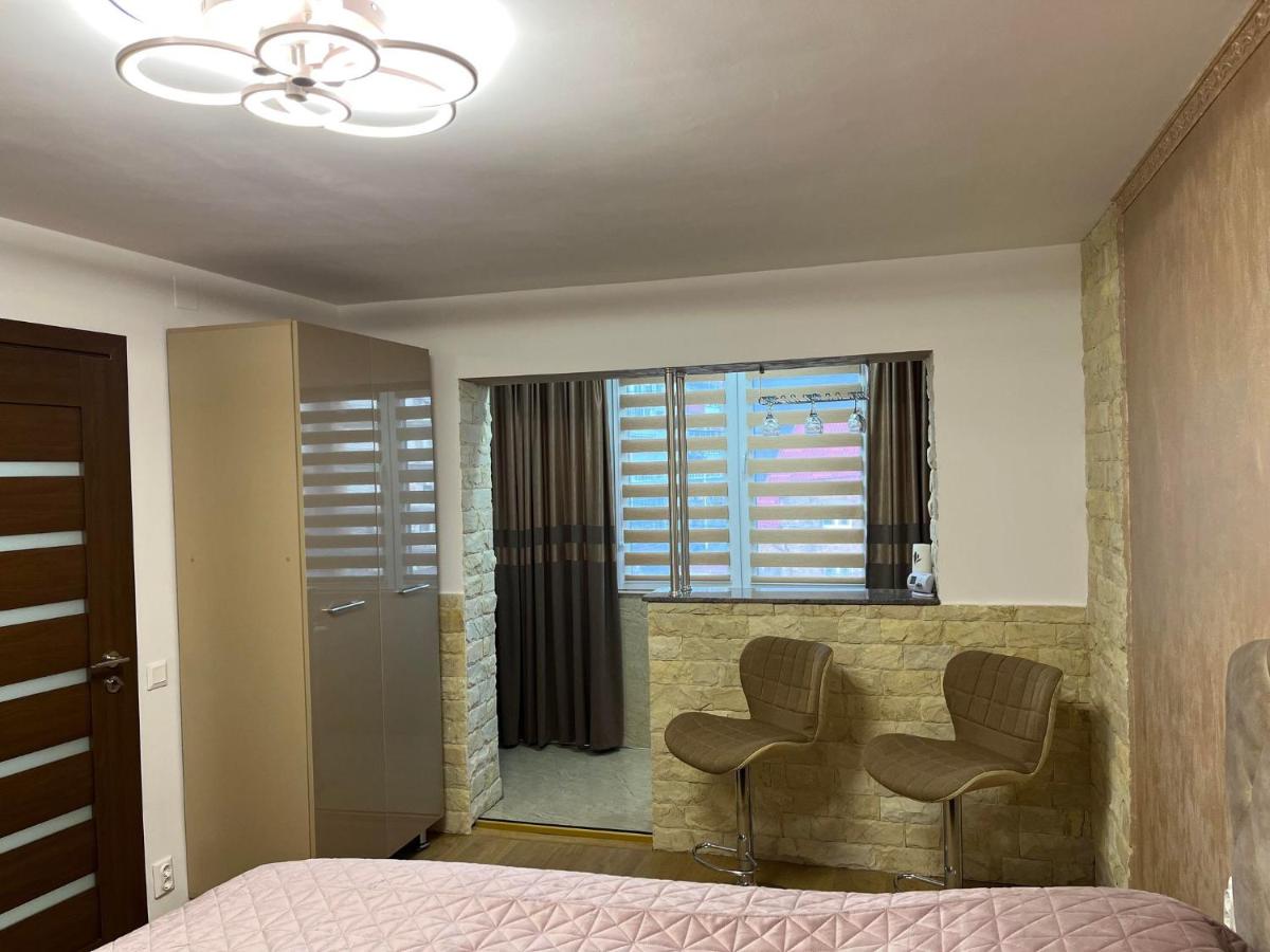 La Nik - Housity