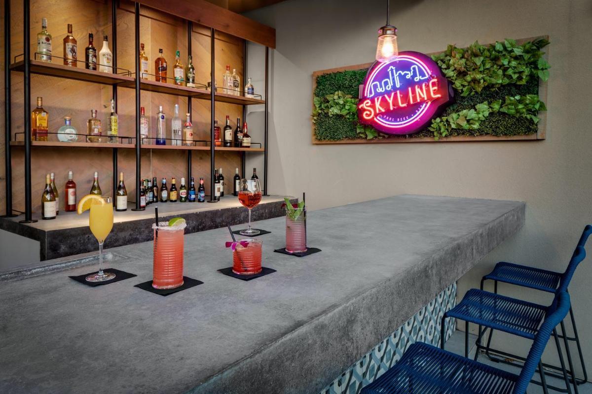 Holiday Inn Express Hotel & Suites Austin Downtown - University, an IHG Hotel - Housity