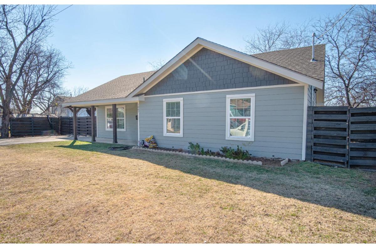 Lovely 3 BR Home Only 9 Minutes from Downtown - Housity