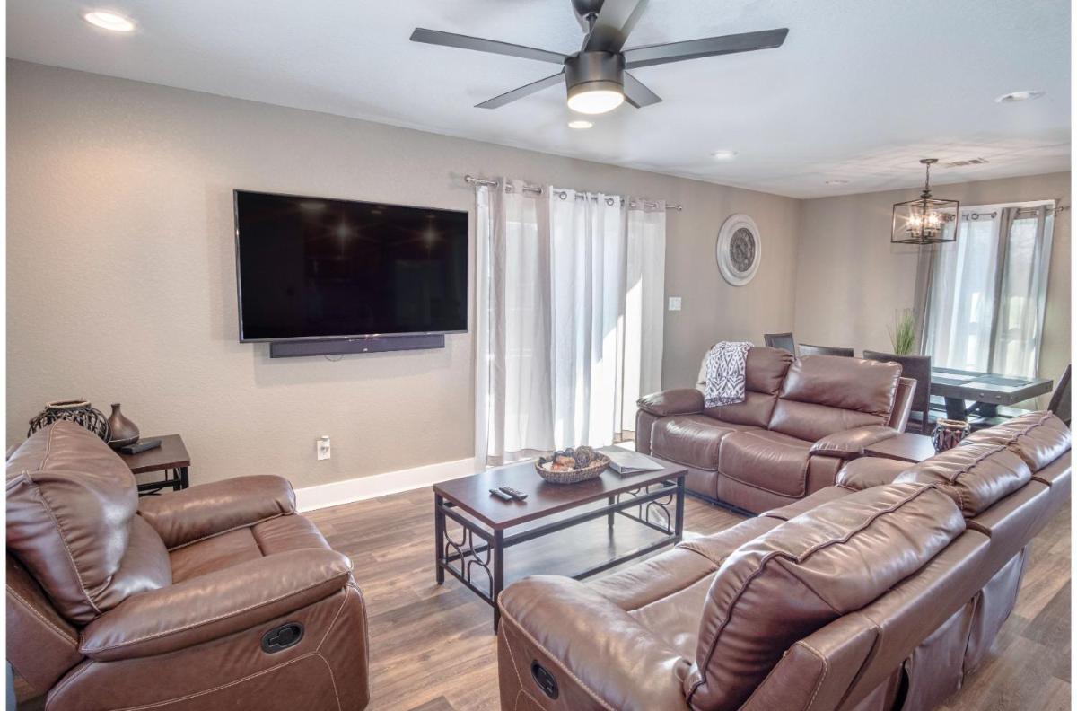 Lovely 3 BR Home Only 9 Minutes from Downtown - Housity