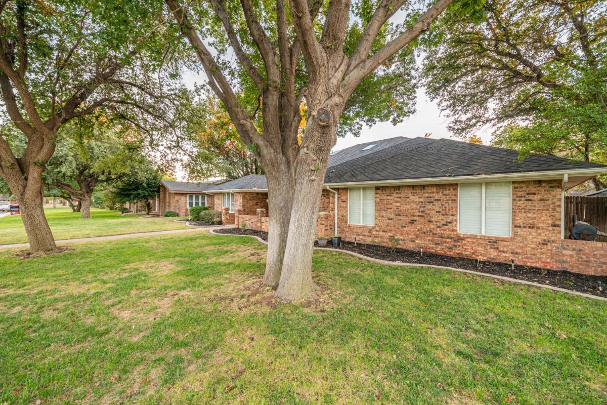 Right At Home-Midland Oasis - Housity
