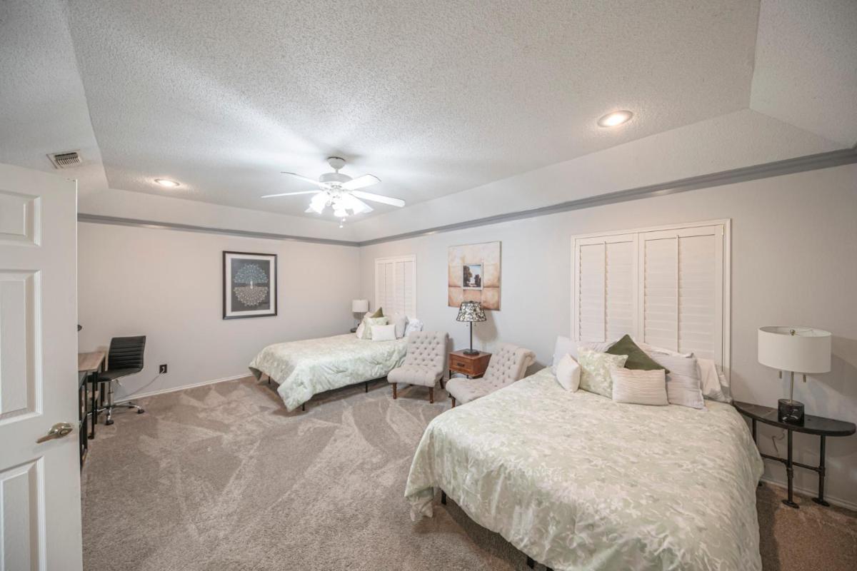 Right At Home-Midland Oasis - Housity
