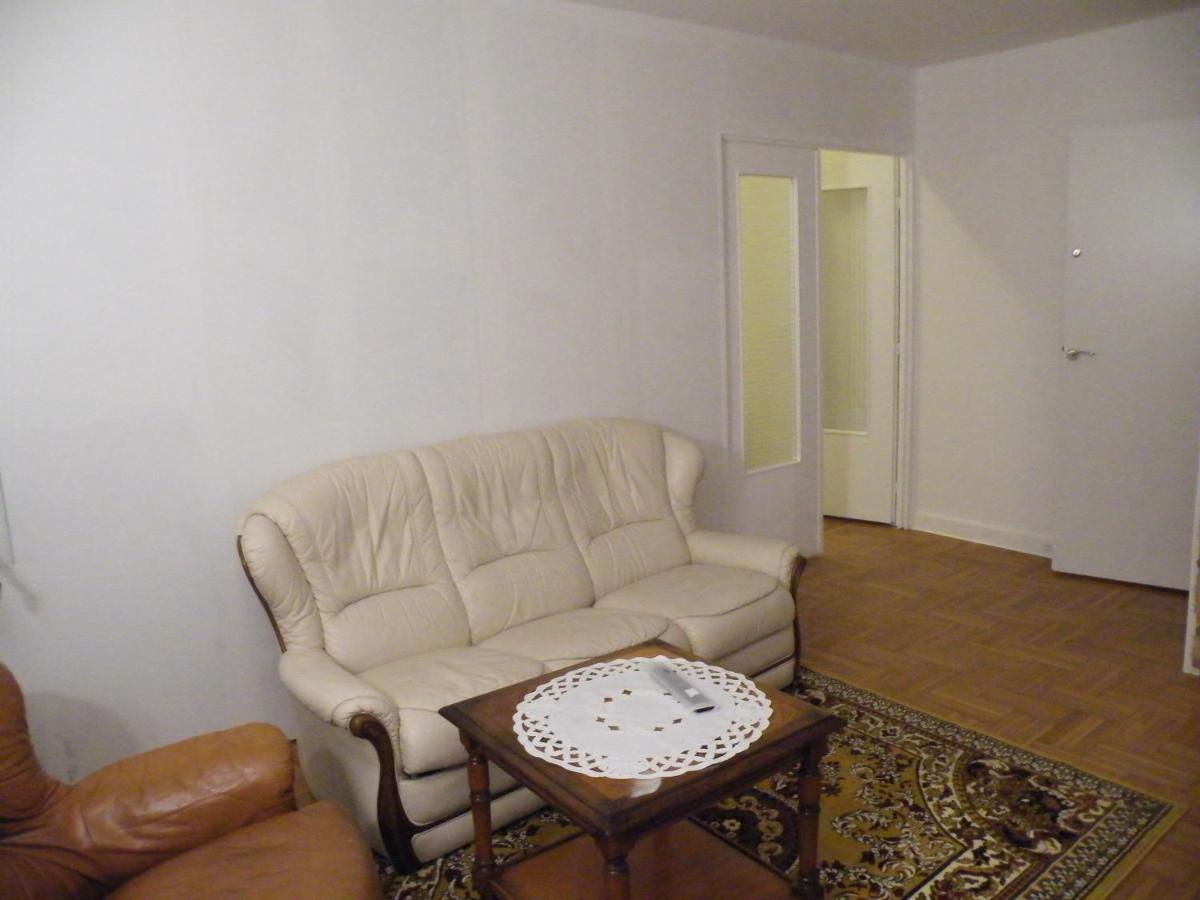 APPARTEMENT F3 -PLAISIR MOINS CHER - Jusqu'a 8Personnes - Housity