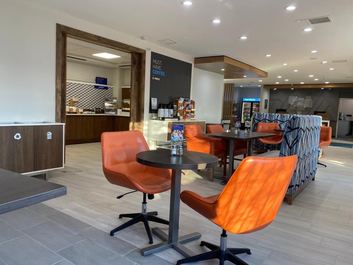 Holiday Inn Express Plymouth by IHG - Housity