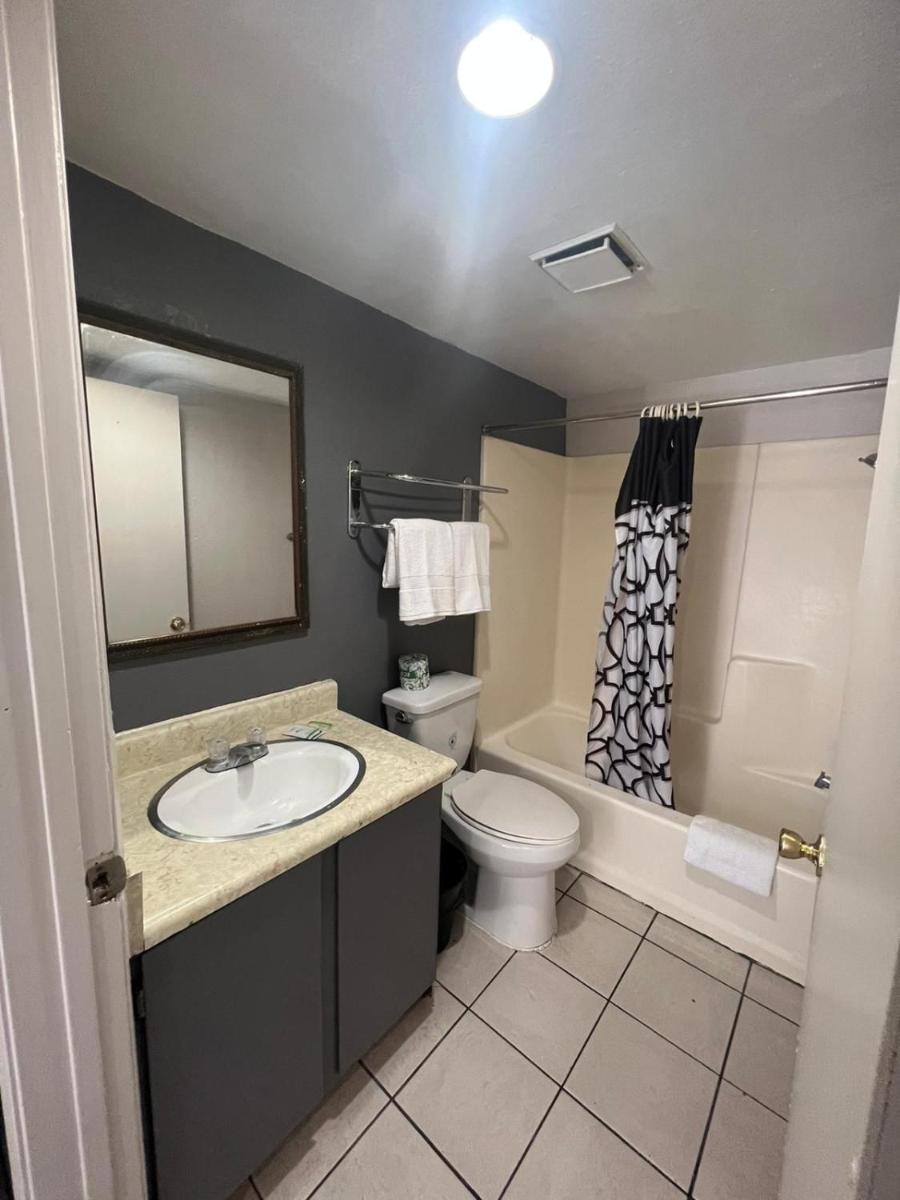 GOLDSTAR INN MOTEL - Housity