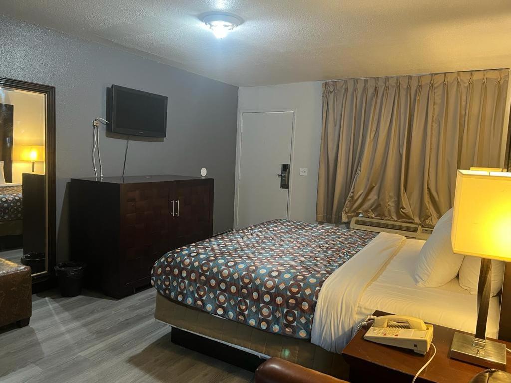 GOLDSTAR INN MOTEL - Housity