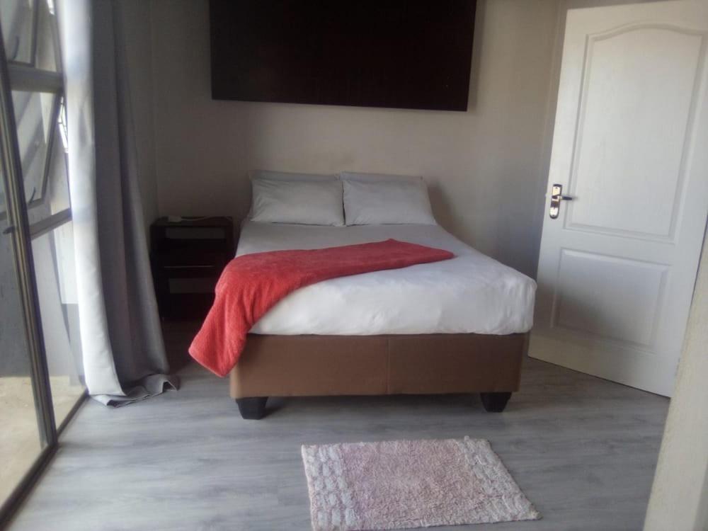 K4 Bed and Breakfast - Housity