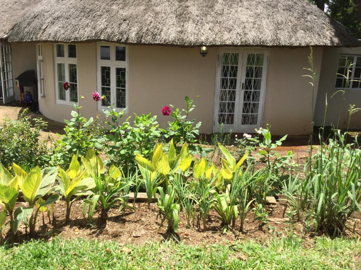 PET FRIENDLY,10 SLEEPER farm cottage 2KM FROM PIGGLY WIGGLY NOTTINGHAM RD KZN - Housity