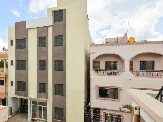 Sukrangu Palace - Housity