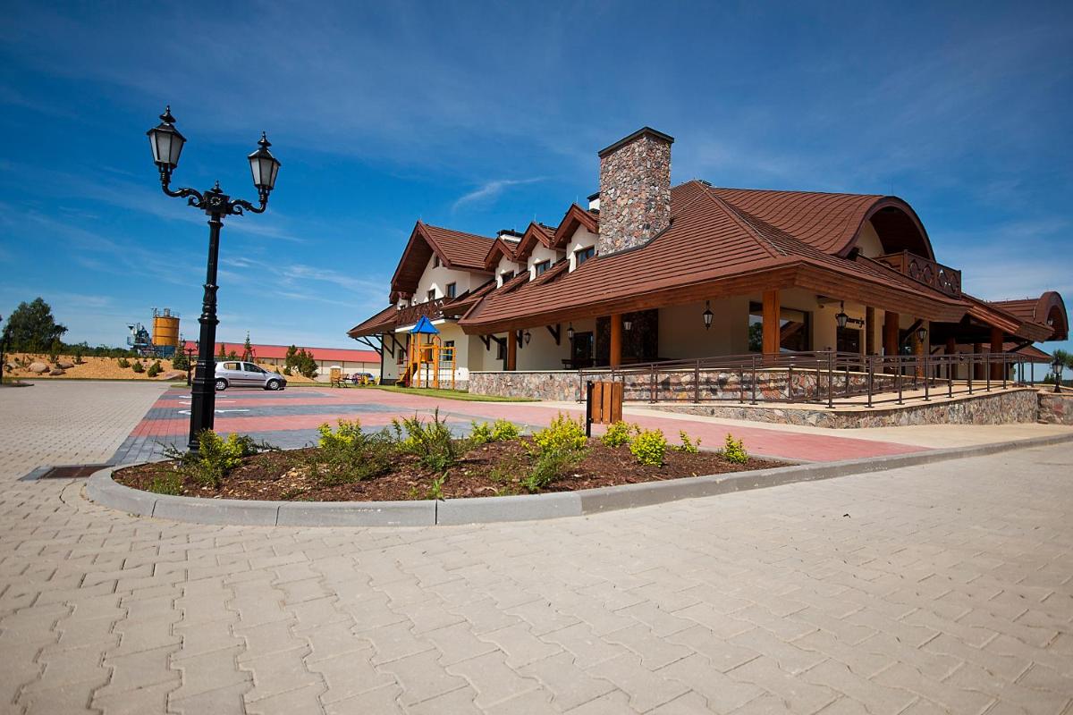 Zajazd Sebory - Housity