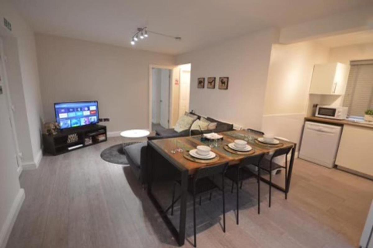 Stunning 3-Bed Ground Floor Apartment in Coventry - Housity