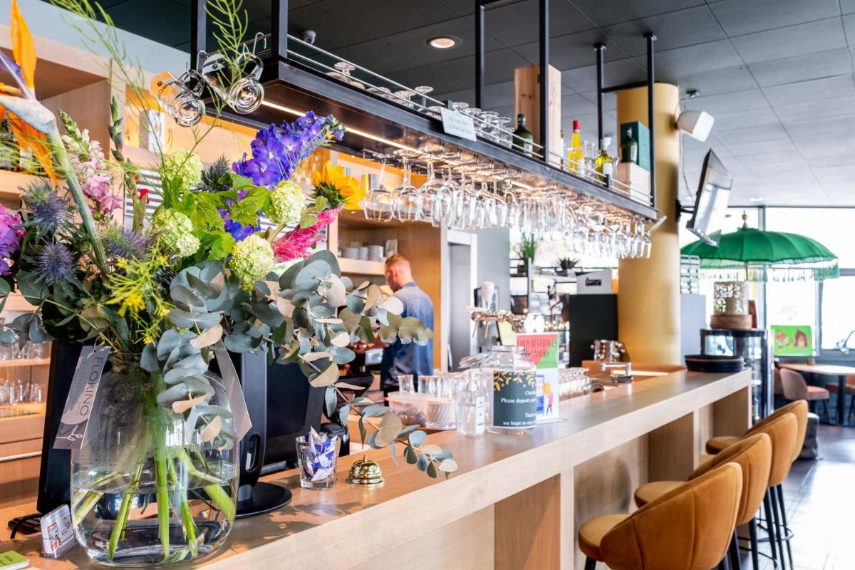 Nero Office Hotel & City Café - Housity