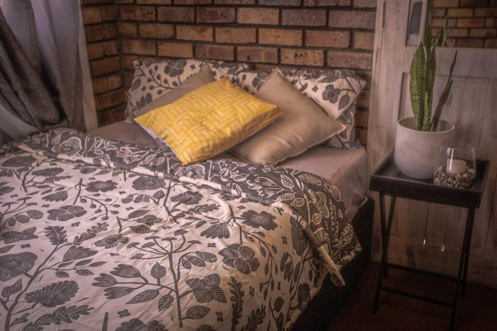 Suitetrails - Lovely 1-bedroom Garden Cottage