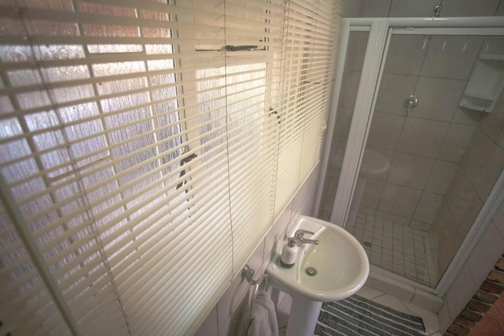 Suitetrails - Lovely 1-bedroom Garden Cottage