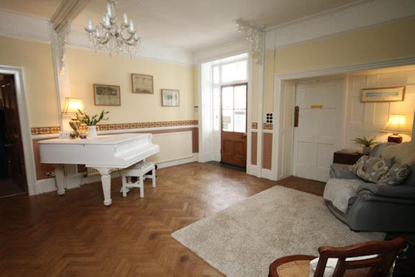 Leahurst Bed and Breakfast - Housity