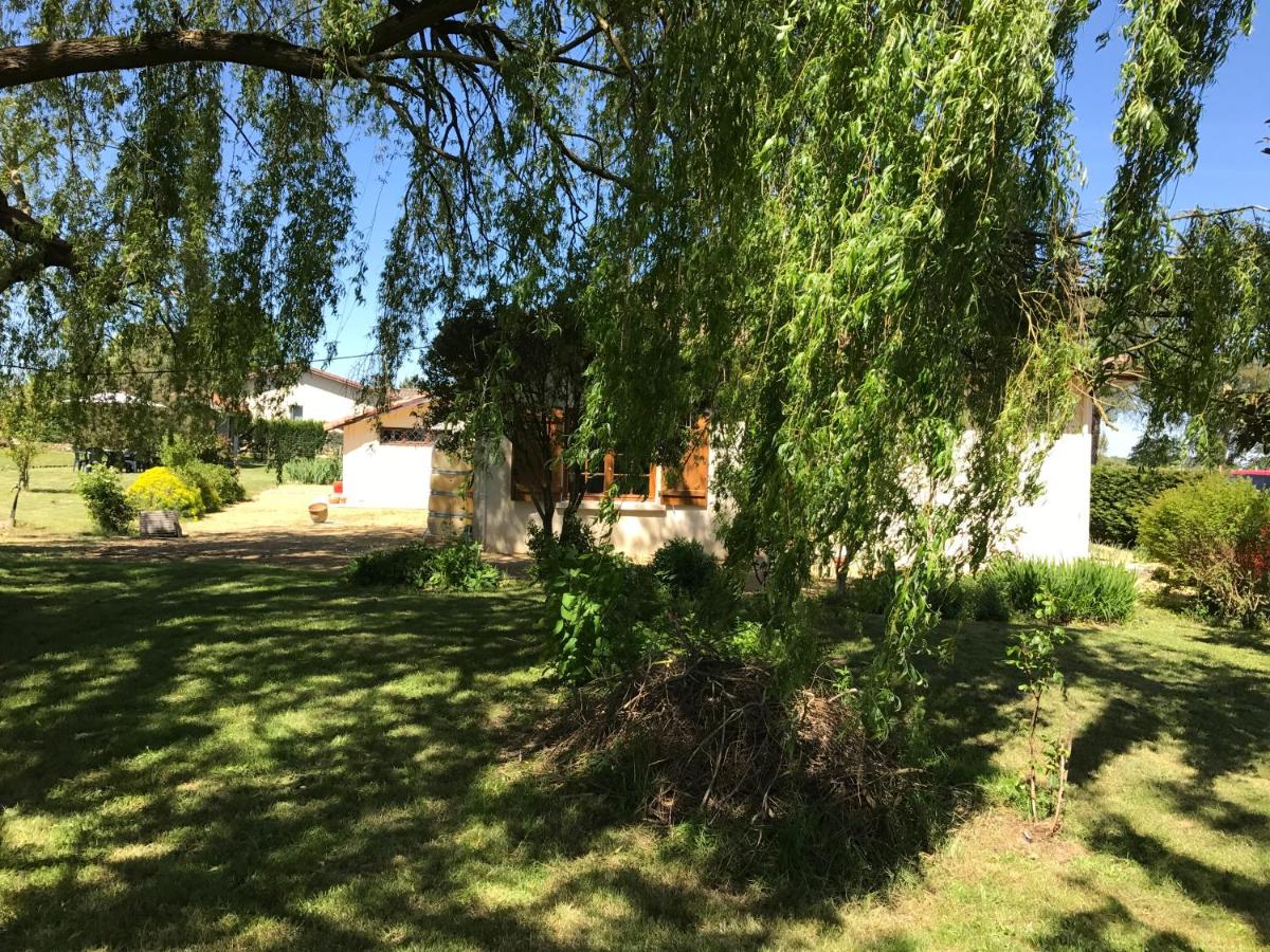 Beautiful 4-Bed country cottage with pool - Housity