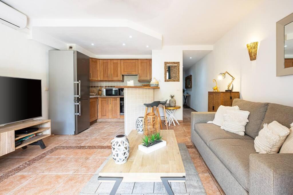 Little Cocoon - Pool and Beach - Housity
