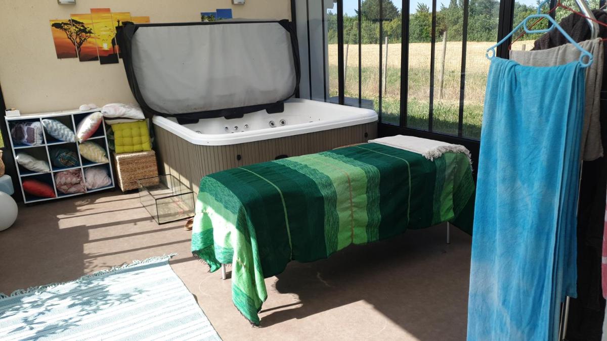 Villa avec piscine 14 couchages - Housity