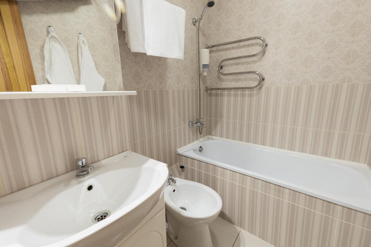 Hotel Mir - Housity