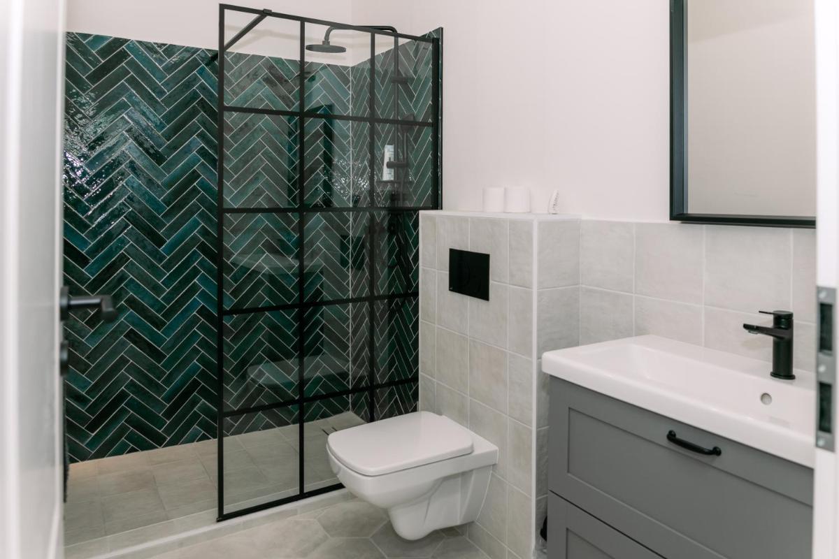 B15-Blue Lagoon - Housity