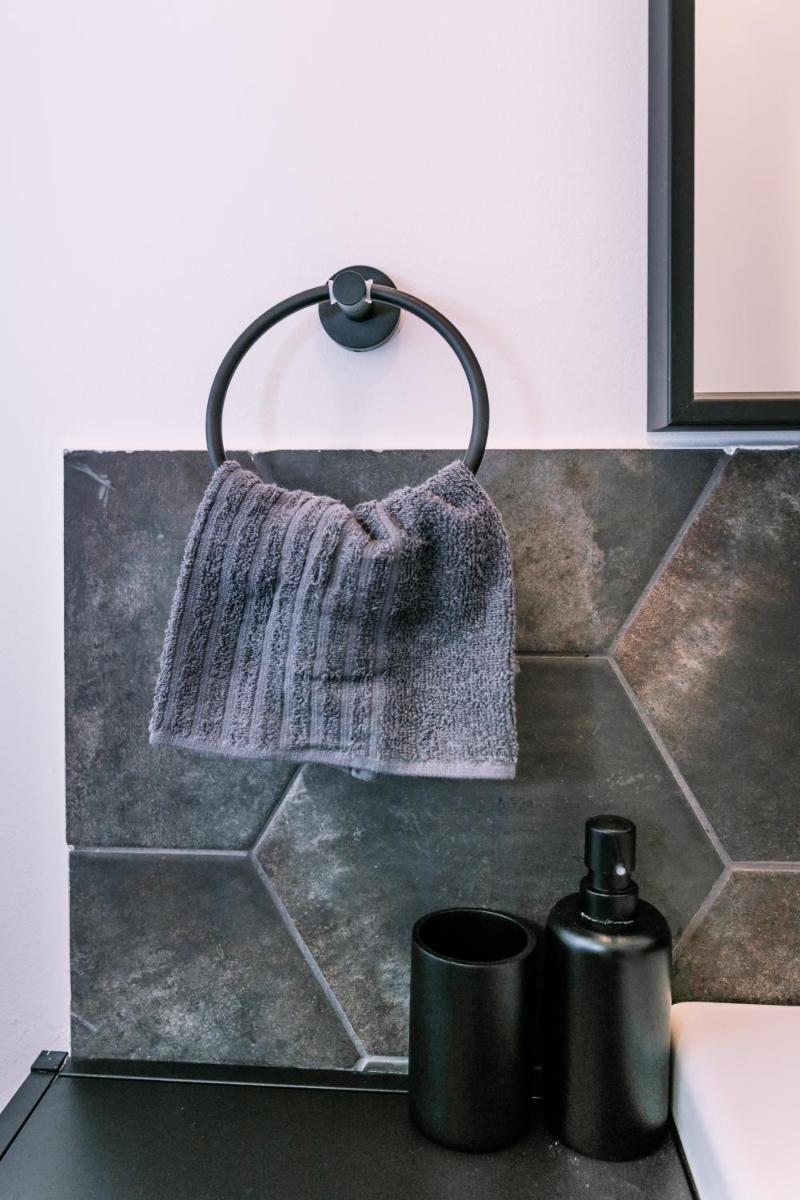 B15 - Wood&Black Apartman - Housity