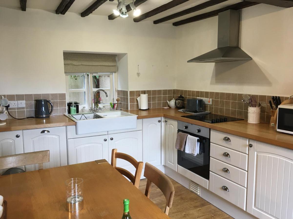 200 year old Gardener's cottage, Mid Wales - Housity