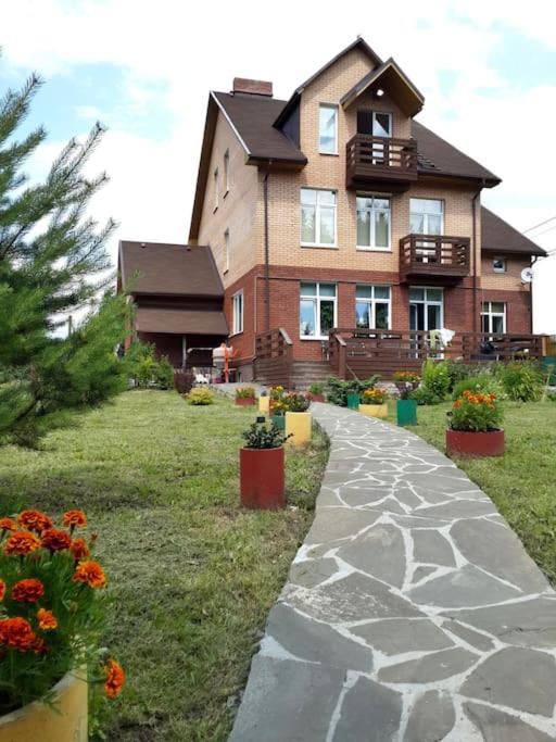 Sdaetsia kottedzh 465 m2 - Housity