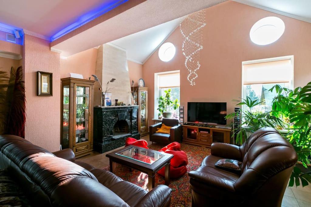 Sdaetsia kottedzh 465 m2 - Housity