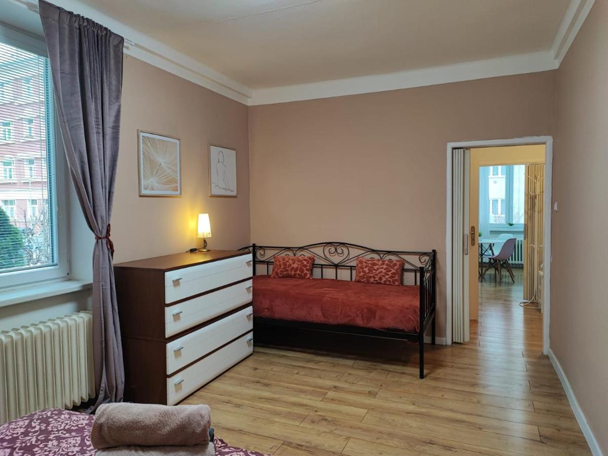 Praskova 12 - Housity