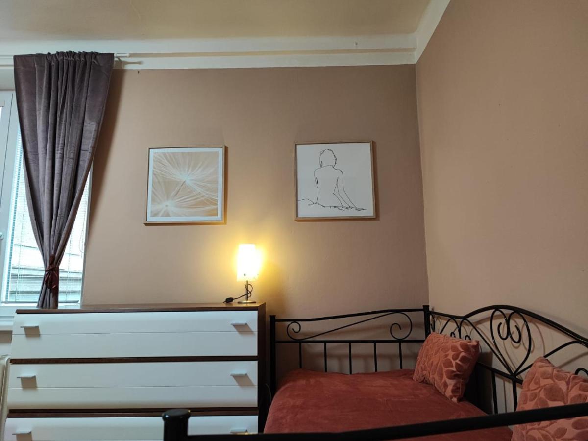 Praskova 12 - Housity
