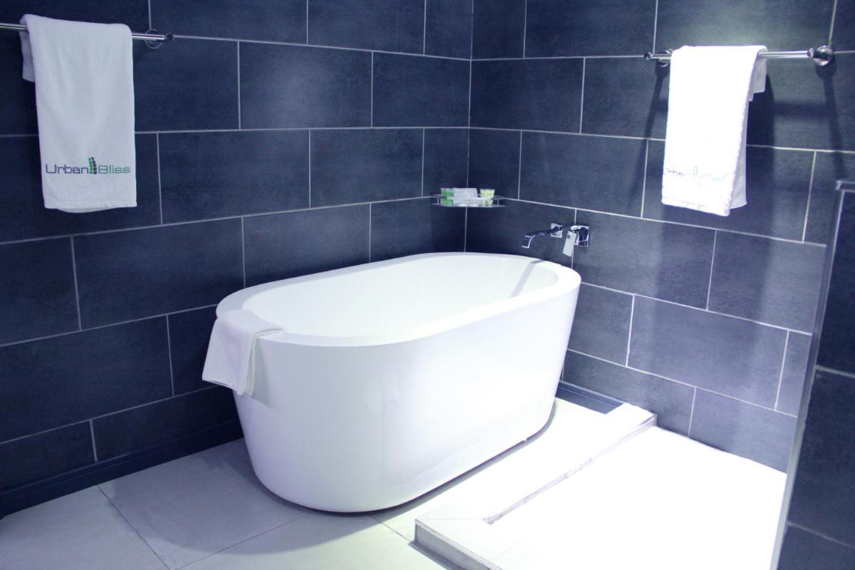 Urban Bliss Hotel - Housity