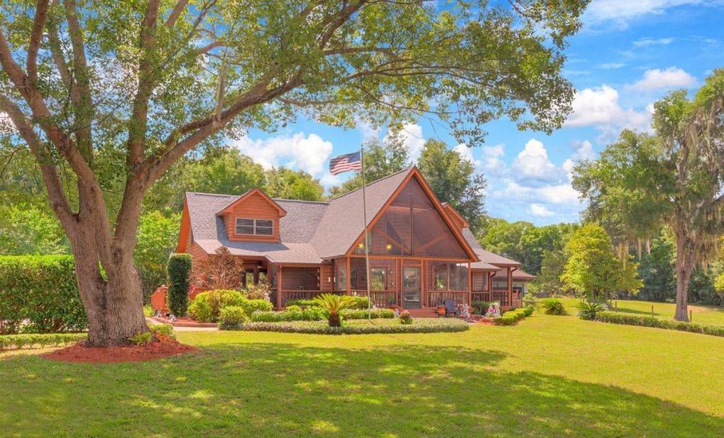 Cabin On The Lake - Housity